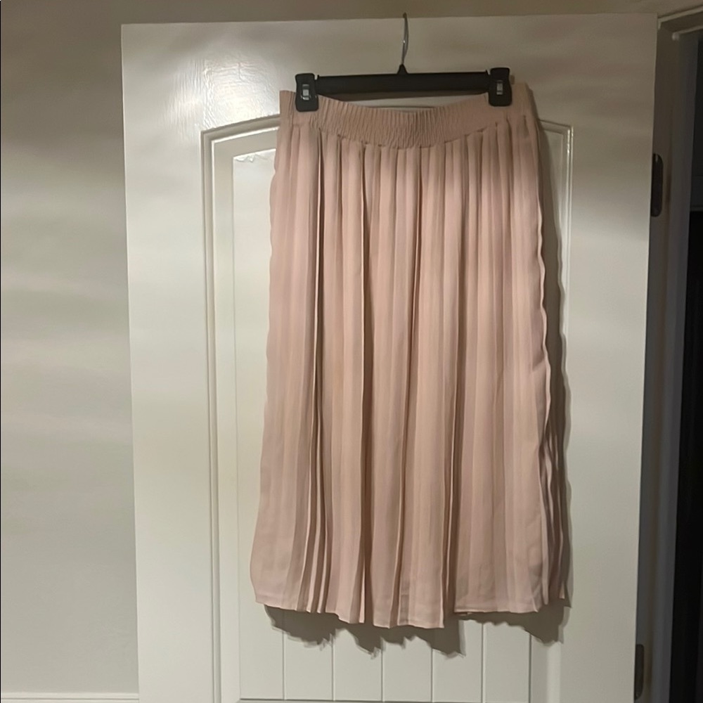 Elegant Pink Pleated Skirt